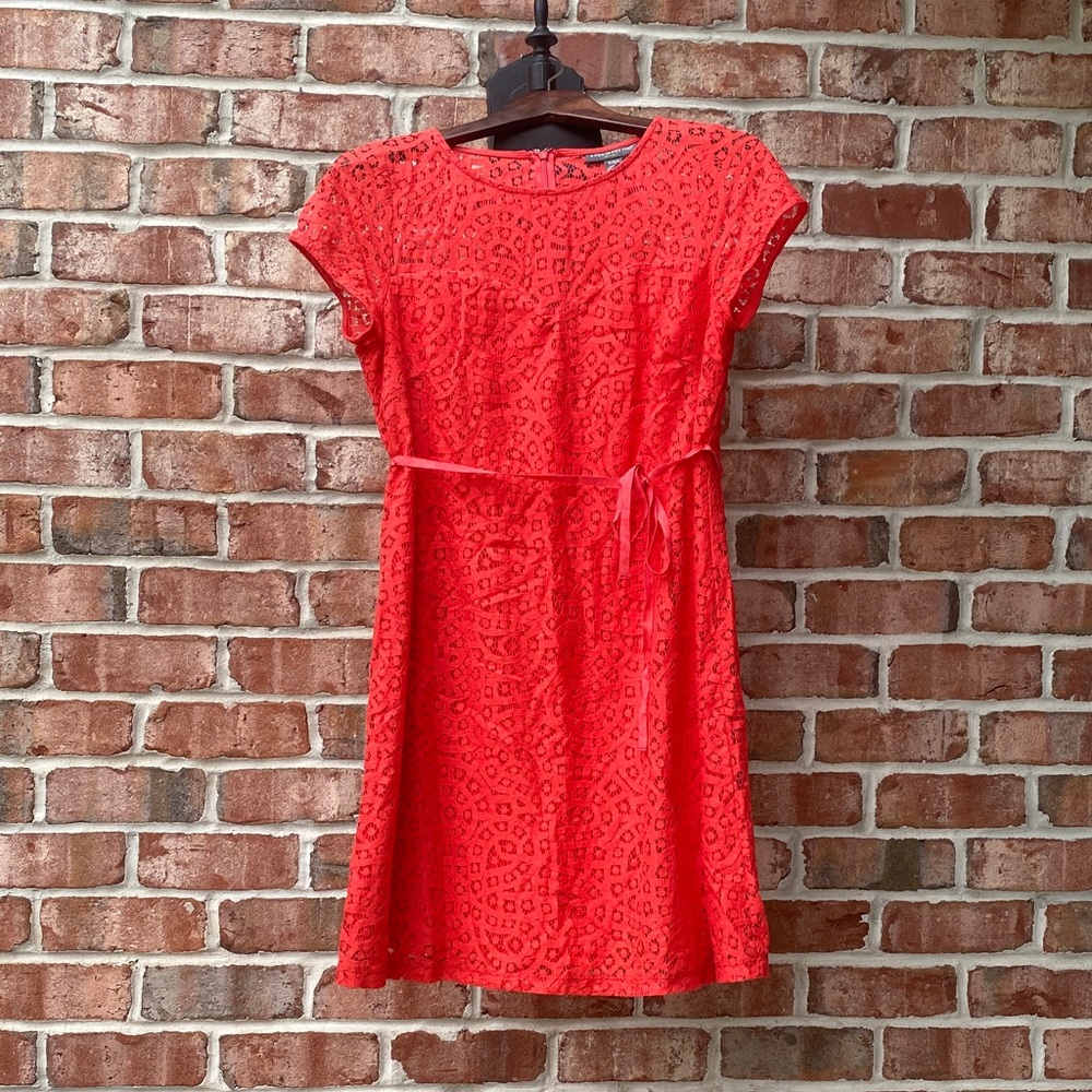 A Pea in the Pod coral sweetheart neckline lace dress sz M